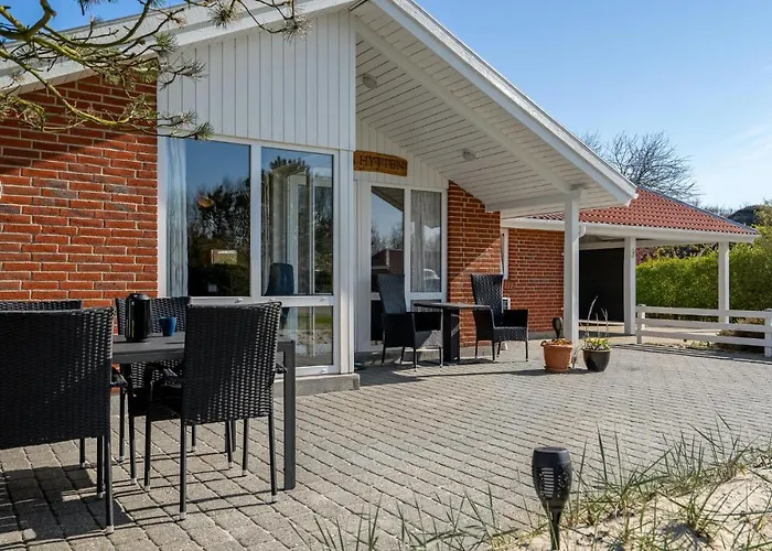 בית נופש Gorgeous In With Wifi Hemmet